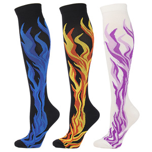 Venta directa de fábrica Calcetines deportivos de compresión Hasta la rodilla Hombres Mujeres Mismo estilo Calcetines largos para correr - Product Image 1