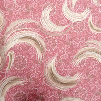 Tissu satiné en polyester imprimé doré de qualité fiable fabriqué à Shaoxing pour robe