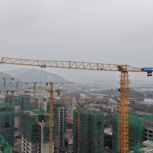 Grue à tour à plateau plat Dahan 10 tonnes QTZ125-6015, hauteur de levage maximale de 200 m, portée de 60 m, conception sans flèche, moteur haute efficacité, construction - Product Image 3