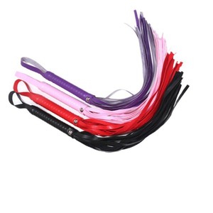 Fouet en cuir, jouet érotique pour adultes, pour une utilisation romantique, sangles colorées, noir, rouge, rose, violet, poignée. - Product Image 4