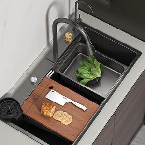 Fregadero de Cocina Grande de un Solo Tazón, Hecho a Mano, de Acero Inoxidable 304 Negro Nano, Modelo Rainfall Waterfall - Product Image 5