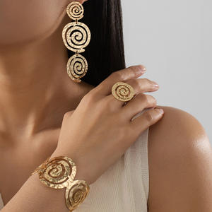 ชุดสร้อยข้อมือแฟชั่นผู้หญิงแบบเกลียวลายดอกทานตะวันแบบเปิด - Product Image 1