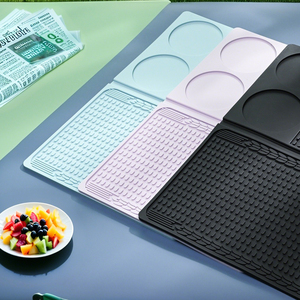 Tapis de séchage de vaisselle en silicone Table résistante à la chaleur pour usage multiple Égouttoir à vaisselle Camping Tapis en silicone pliant pour comptoir de cuisine - Product Image 4