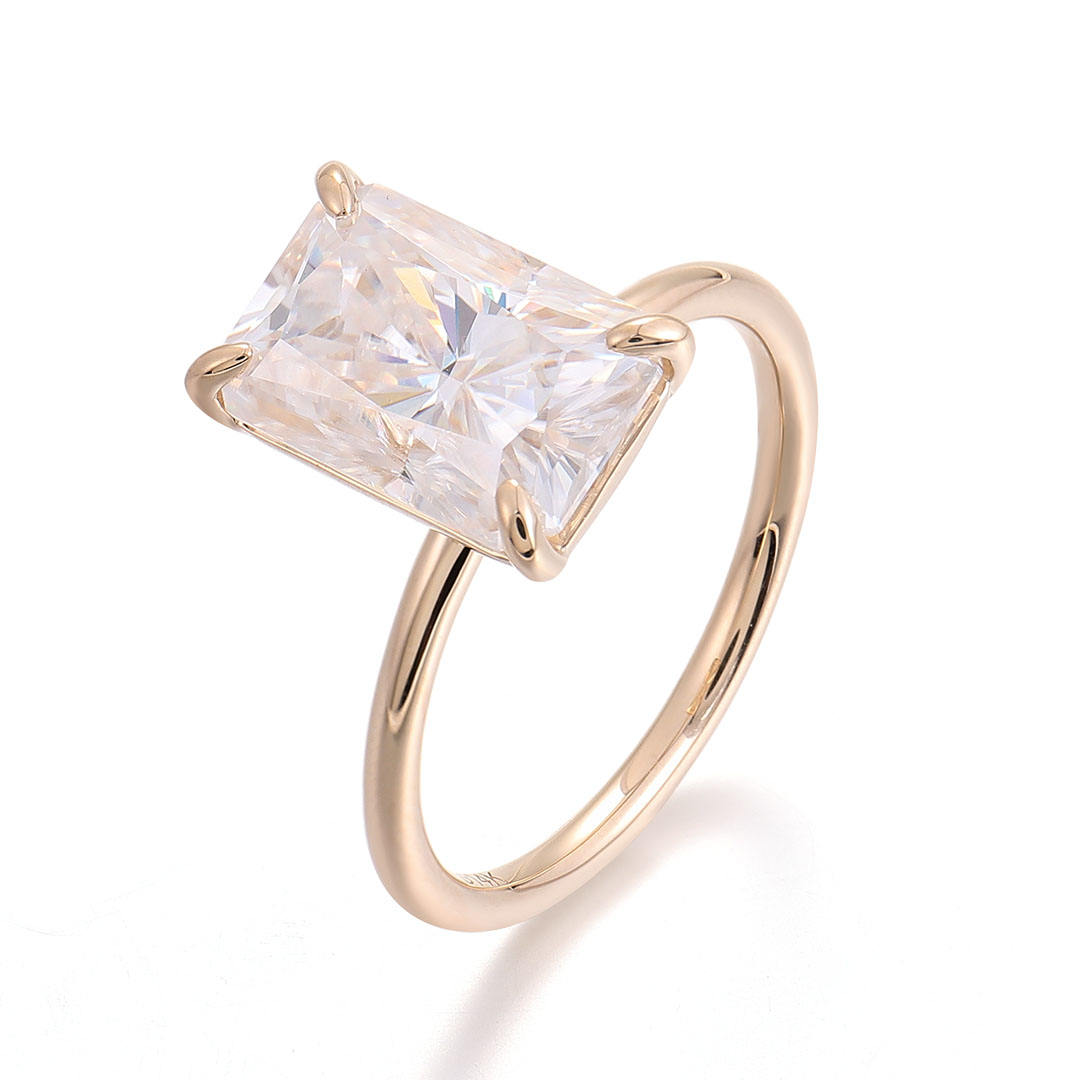 Anillo de oro macizo de 14k con diamantes moissanita