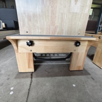 Machine de Pilates Reformer Classique en Bois de Chêne, Vente en Gros Usine, avec Barre de Repose-Pieds Intégrée et Accessoires Complets