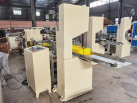 Machine à plier les bavoirs dentaires jetables en papier