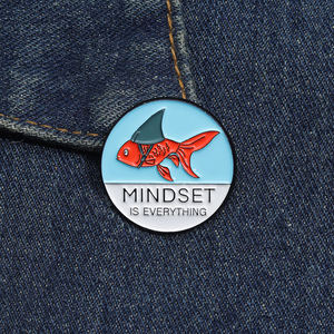 Goldfish Shark esmalte Pins Custom MINDSET IS EVERYTHING broches insignias de solapa Animal joyería regalo para niños amigos - Product Image 2
