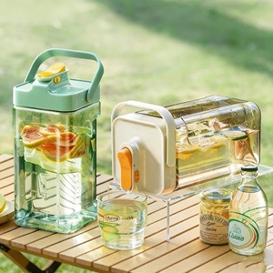 Jarra de Agua para Refrigerador de Plástico de Gran Capacidad Resistente a Altas Temperaturas para Té de Frutas y Bebidas Frías con Grifo - Product Image 1