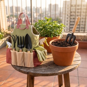 Ensemble d'outils de jardin avec sac de transport |   Bêche à manche en <span class=keywords><strong>bois</strong></span>, fourches et bouteille pulvérisatrice d'eau |   Ensemble de 9 pièces pour la plantation et le désherbage - Product Image 6