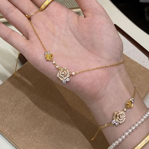 Collier en argent pur S925, luxe léger, pendentif en dentelle exquis en forme d'aile de papillon, entièrement serti de diamants, en forme d'éventail, ensemble de bijoux de mode pour femmes - Product Image 4