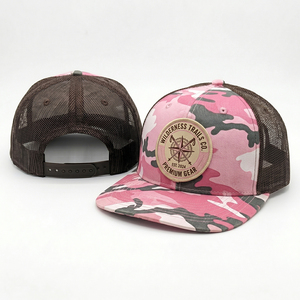 Casquette de camionneur rose camouflage personnalisée de qualité supérieure avec patch tissé et visière en maille pour le golf en extérieur - Product Image 1