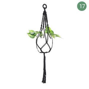 Vente flash : Porte-plante en macramé noir bohème, panier suspendu avec perles en bois et pompons <span class=keywords><strong>pour</strong></span> la décoration <span class=keywords><strong>de</strong></span> jardin et <span class=keywords><strong>de</strong></span> maison - Product Image 2