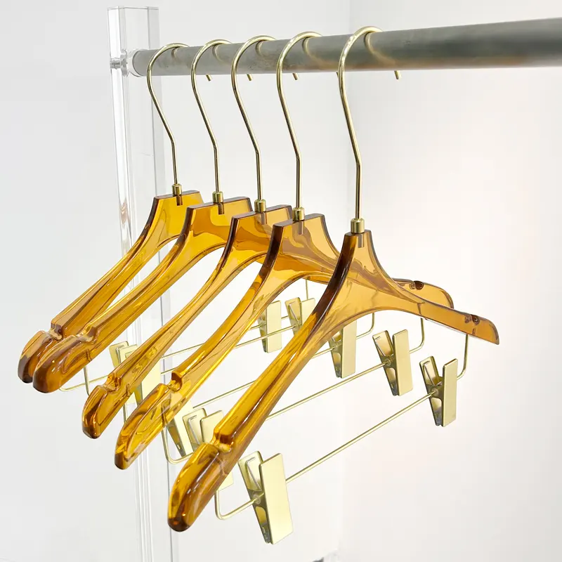 Индивидуальный логотип одежды прозрачные Нескользящие зажимы вешалка для пальто брюки и юбка Роскошная желтая акриловая зажим вешалка с золотыми крючками