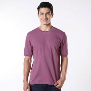 เสื้อยืดคอกลมแขนสั้นสีม่วงสำหรับผู้ชาย ทรงปกติ ระบายอากาศได้ดี ผ้าถัก สีพื้น 100% โพลีเอสเตอร์ - Product Image 1