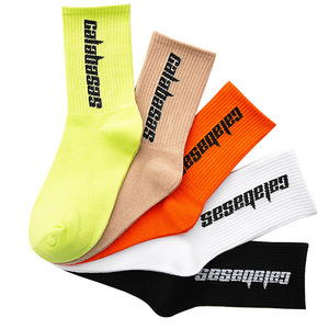 <span class=keywords><strong>2022</strong></span> unisexe coton Sport chaussettes haute qualité <span class=keywords><strong>mode</strong></span> lettre conception pour femmes et hommes hiver équipage pour le <span class=keywords><strong>basket</strong></span>-ball et la course - Product Image 1