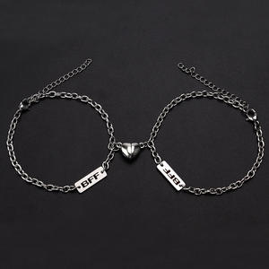 Acier inoxydable amour coeur aimant attraction <span class=keywords><strong>bracelet</strong></span> titane acier gravé pendentif <span class=keywords><strong>couple</strong></span> ami BBF paire bracelets en gros - Product Image 3