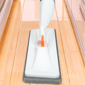 Mopa pulverizadora blanca al por mayor con mango de acero inoxidable, autoescurrible, plana, de microfibra, para limpieza de suelos del hogar - Product Image 4