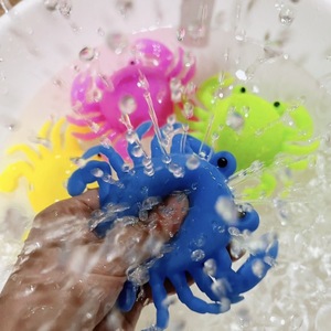 Jouet de bain en silicone souple en forme de crabe, animal marin flottant coloré, jouet sensoriel pour enfants, idéal pour la baignade et les jeux aquatiques, vente en gros - Product Image 4