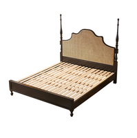 Lit à baldaquin en bois massif finition noire avec tête de lit incurvée en rotin naturel tressé, mobilier de chambre à coucher