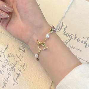 Bracelet en perles d'eau douce de forme baroque avec bouton artisanal, design de bouton OT, luxe léger, colliers de mode perlés, perle irrégulière - Product Image 3