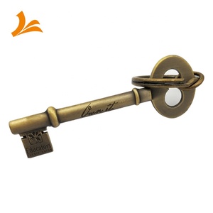 3D Bronzo Antico Casco di Colore Catene Chiave In Lega di Zinco Dell'annata Roma Casco Portachiavi Portachiavi - Product Image 1