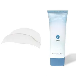 TIZ oil-free matte sunscreen SPF40 mineral sunscreen silk is smooth lightweight UV resistant mild and non irritating