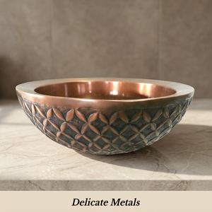 Lavabo rond de luxe en cuivre à double paroi Delicate Metals DS-217, finition cuivre antique, 40 cm, lavabo à poser, gaufré, durable - Product Image 1