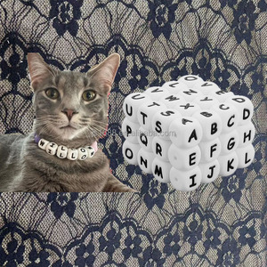 Cuentas de letras de <span class=keywords><strong>silicona</strong></span> para pulsera con <span class=keywords><strong>nombre</strong></span> DIY, cuentas sueltas de alfabeto inglés colorido para fabricación de joyas, <span class=keywords><strong>cadena</strong></span> de <span class=keywords><strong>chupete</strong></span> de bebé sin BPA - Product Image 1