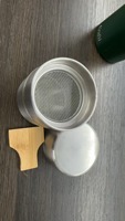 Boîte à matcha en acier inoxydable couleur naturelle de 250 ml avec tamis et spatule en bambou pour le stockage de la poudre de matcha