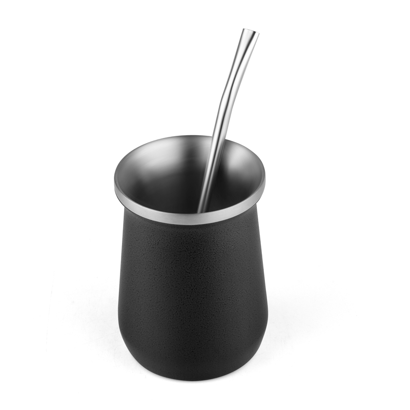 Taza de yerba mate negra