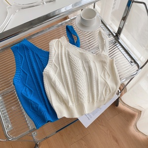 Top in <span class=keywords><strong>maglia</strong></span> senza maniche con scollo asimmetrico stile euro-americano da donna - Design snellente estivo - Product Image 1