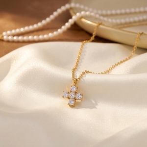 Novirassine - Gargantilla con Cruz Elegante y Estética, de Acero Inoxidable Resistente al Deslustre, para Mujeres y Adolescentes, Joyería para Uso Diario o Aniversario - Product Image 1