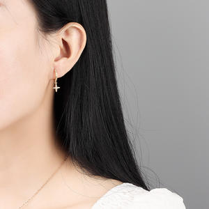 Pendientes de Plata de Ley 925 para mujer, aretes llamativos y elegantes, aro cruzado único minimalista con incrustaciones de circonia cúbica, clásico europeo y americano, venta al por mayor - Product Image 3