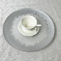 Assiettes de présentation en plastique doré de 13 pouces pour mariage en gros, assiettes de service en acrylique transparent, assiettes de présentation pour la table, décoration de table, sous-assiette