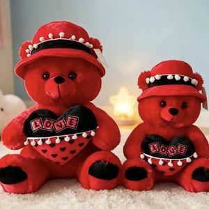ตุ๊กตา<span class=keywords><strong>หมี</strong></span>สีแดงพร้อมลาย<span class=keywords><strong>ป</strong></span>ัก  ไส้ใยฝ้าย PP เหมาะสำหรับงานแต่งงานและวันวาเลนไทน์ ช่วยคลายเครียด - Product Image 3