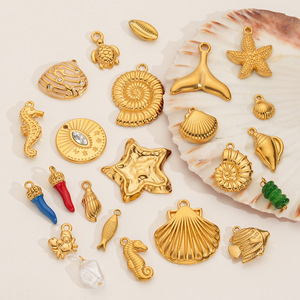 Amuletos costeros dorados | Colgante de acero inoxidable chapado en oro PVD de 18 quilates para hacer joyas DIY | Impermeable Hipoalergénico y duradero - Product Image 3