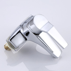 Single Handle Basin Faucet Ceramic Valve Core Chrome Finish Deck Mounted Modern Style Single Hole Faucet - Product Image 2