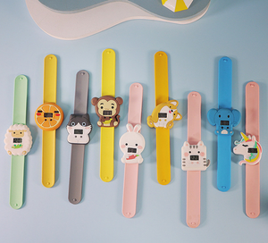 Montre à clipser pour enfants avec motif d'animaux de dessin animé, montre à quartz avec design licorne, chat, mouton, singe, montre à clipser <span class=keywords><strong>en</strong></span> silicone pour garçons et filles - Product Image 5