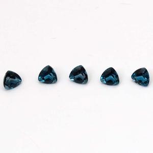 Topaze bleue de Londres naturelle taillée en billion de 8mm prix d'usine en gros pierre en vrac à facettes de haute qualité par carat topaze bleue de Londres - Product Image 3