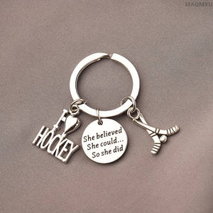 Porte-clés de hockey sur glace « I love Heart » : <span class=keywords><strong>elle</strong></span> croyait qu'<span class=keywords><strong>elle</strong></span> pouvait, alors <span class=keywords><strong>elle</strong></span> l'a fait – Cadeau pour entraîneur de hockey, accessoire pour sac et voiture - Product Image 5