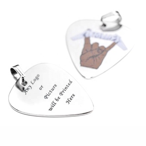 2025 nuevas innovaciones de acero inoxidable Metal personalizado impreso púas de guitarra parejas collar/llavero/pendientes con logotipo - Product Image 2