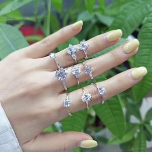 YILUN Bague solitaire élégante en argent sterling 925 plaqué rhodium avec zircon cubique 4 carats - Product Image 5