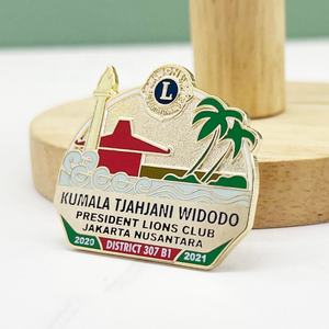 Üretici özelleştirilmiş damgalama aşk broş Metal sert emaye Lions kulübü yaka Pin emaye hatıra amblem rozeti baskı logosu - Product Image 2