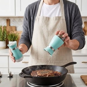Set di Barattoli in Vetro Classici per Spezie con Coperchio Dosatore, Multifunzione e Adatti al Vapore, Capacità 120ml, per Uso in Cucina - Product Image 1