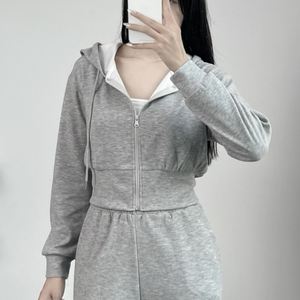 Ensemble de vêtements 2 pièces de luxe pour femmes, tissu léger, échantillon gratuit disponible de l'usine OEM d'approvisionnement direct du Vietnam - Product Image 1