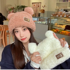 หมวกป้องกันหูแบบหนาหมวกถักผ้ากำมะหยี่ขนหมีตัวเล็กป้ายโลหะ - Product Image 1