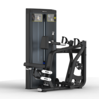 Machine de musculation robuste pour la traction par câble assise, avec siège ergonomique, support thoracique et résistance fluide, pour l'entraînement du dos en salle de sport