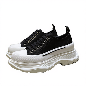 Chaussures de créateur de luxe pour femmes, baskets en toile tendance, chaussures de marche blanches personnalisées, chaussures décontractées à lacets et semelle épaisse pour femmes et hommes - Product Image 5