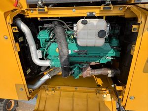 Excavatrice sur chenilles Volvo EC300 d'occasion, 30 tonnes, modèle 2022, avec moteur, boîte de vitesses, pompe et composants hydrauliques – Vente Flash - Product Image 6