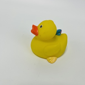 Canard de bain en plastique et caoutchouc personnalisé avec logo OEM/ODM, styles de jouets de canard de bain en vrac, flotte et couine dans l'eau pour enfants et bébés - Product Image 5